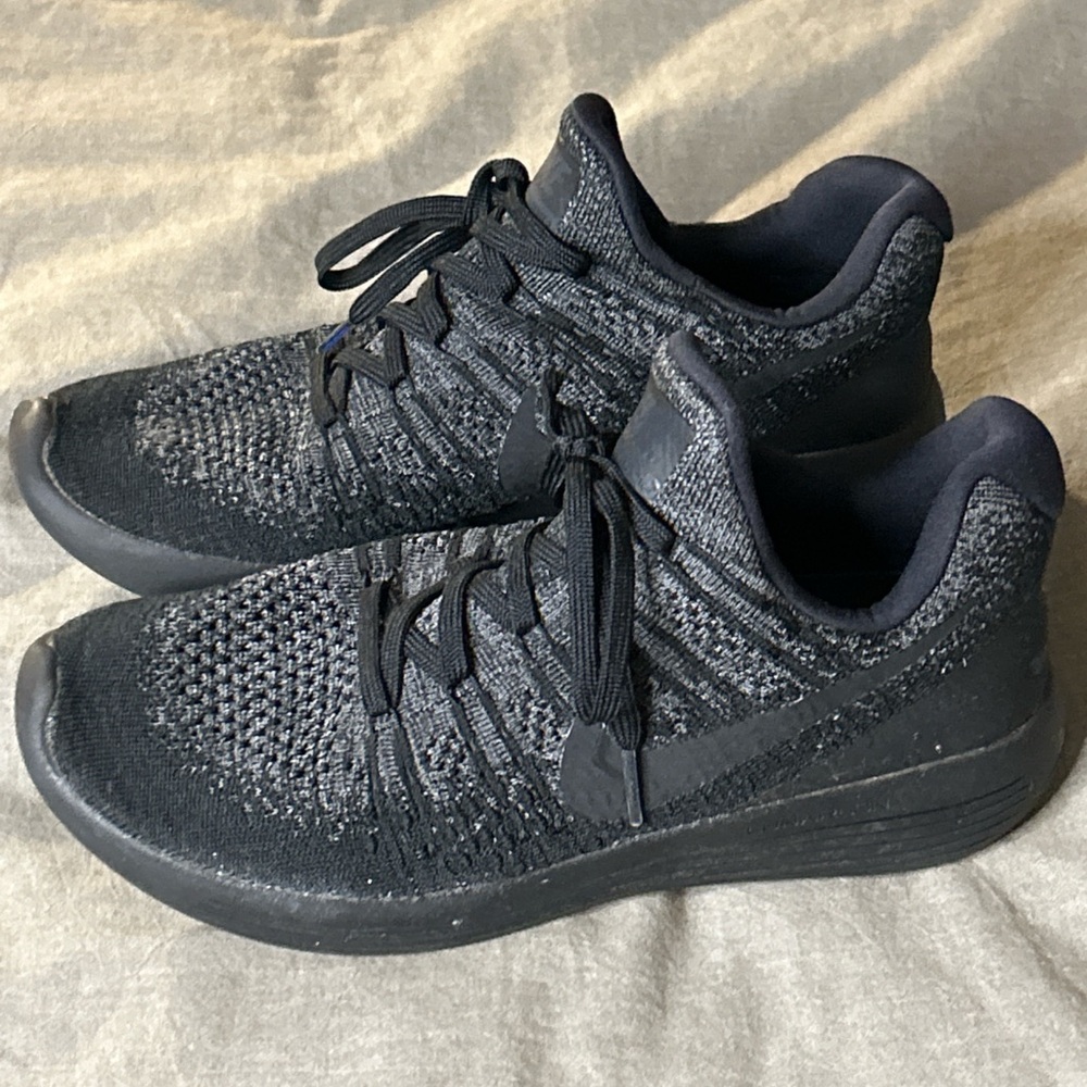 Nike LunarEpic Low Flyknit 2 Black Size 9.5 women 863780-004